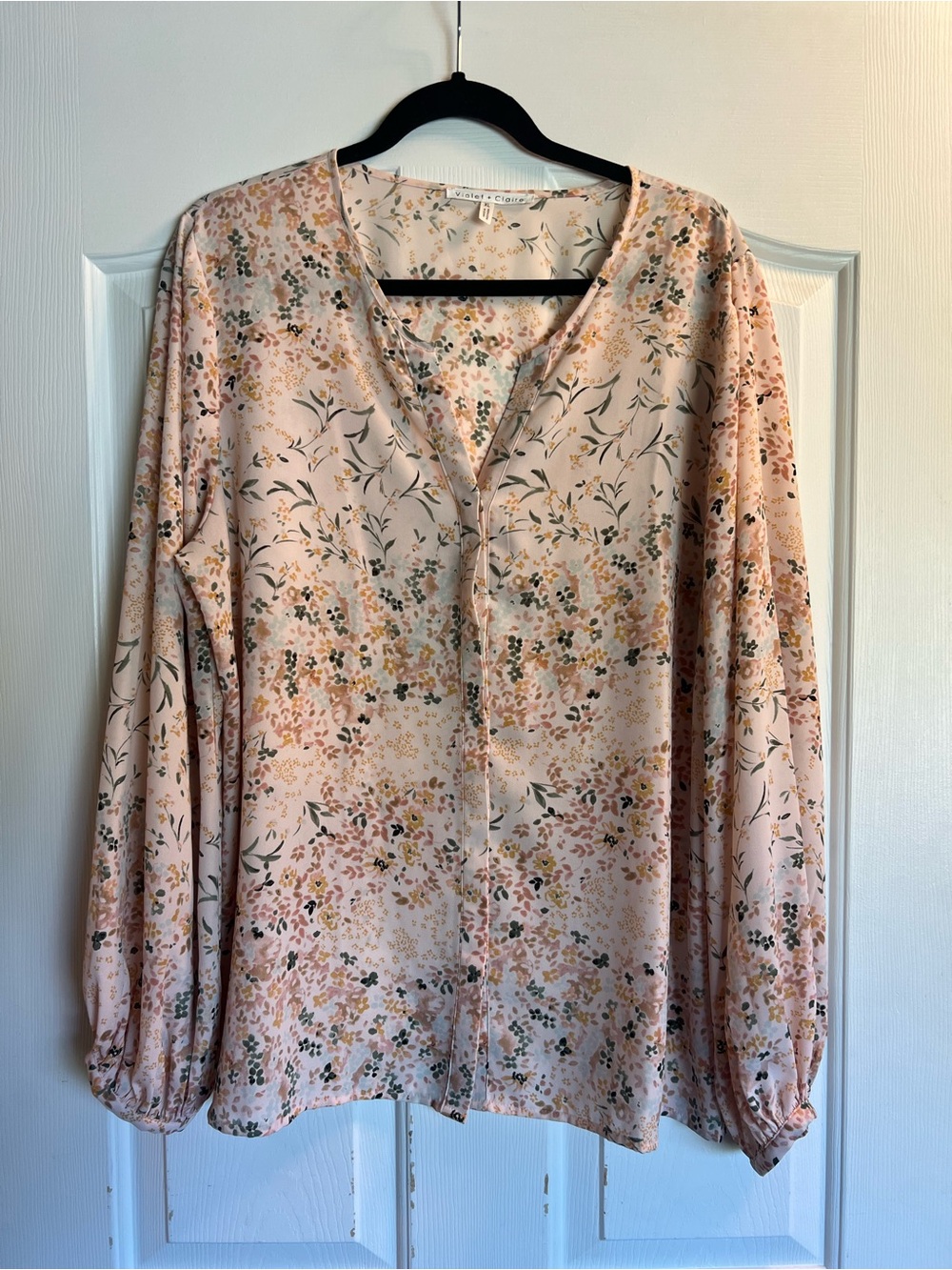 Violet & Claire Pink Floral V-Neck Button-Front Blouse